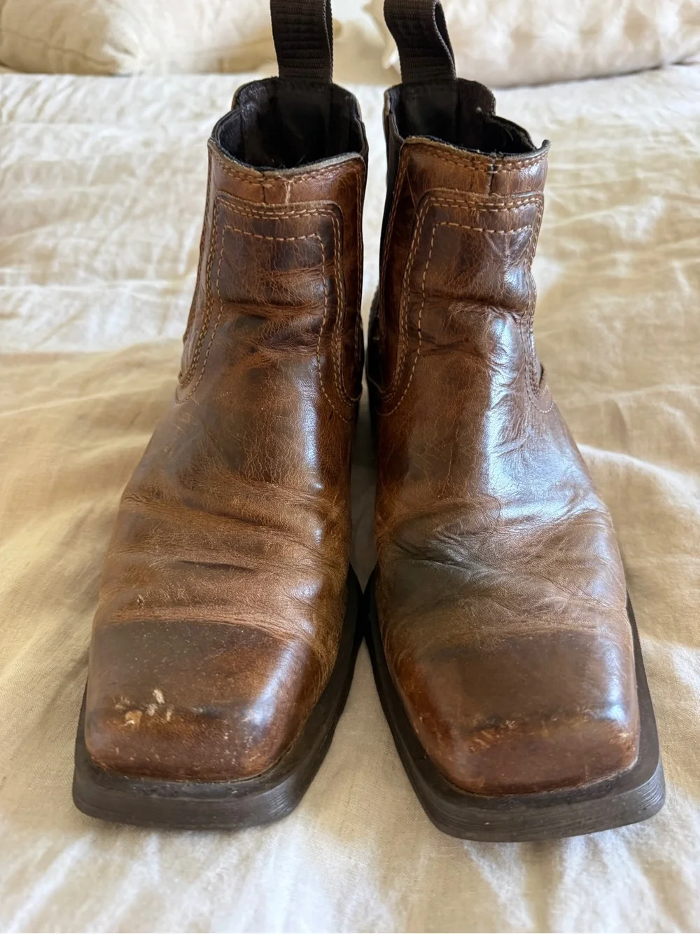 Ariat Men's Midtown Rambler boots in Barn Brown leather